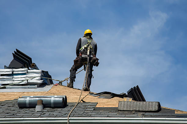 Professional Gutter Installation technician working in Bartow, FL